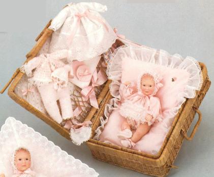 Effanbee - Baby Lisa - Wicker Basket - Doll